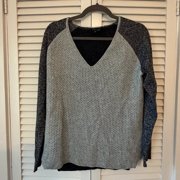 Theory women's Tarledia HM Lofty Cashmere sweater v-neck grey medium - Picture 2 of 8